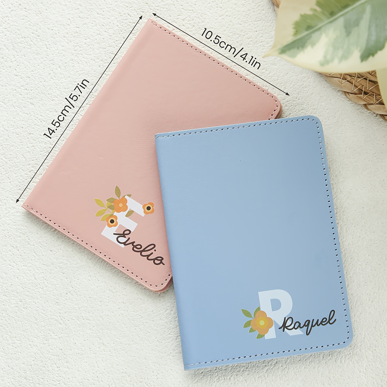 꽃무늬 이니셜이 새겨진 맞춤형 여권 커버 1개. 독특한 - Travel Accessories As Gifts 리뷰 및 가격